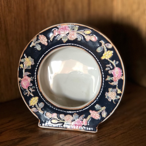 Circle Floral Ceramic Frame - Picture 3 of 7